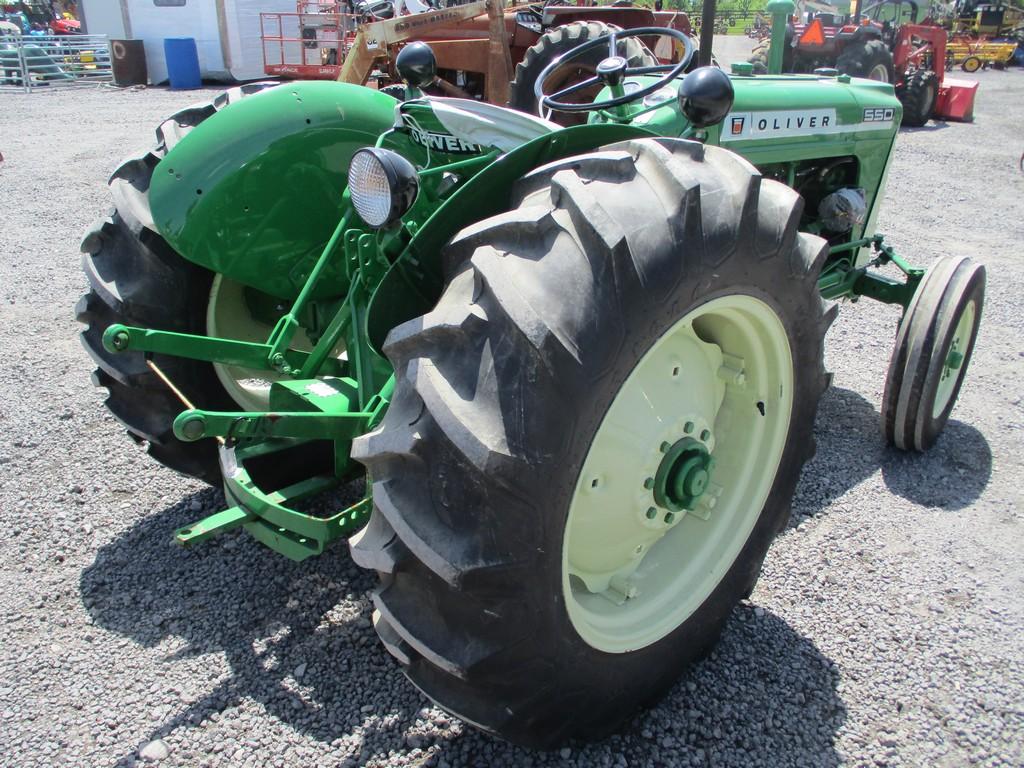 OLIVER 550 TRACTOR