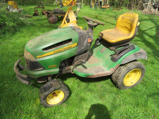 John Deere LA150 Lawn Tractor