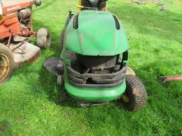 John Deere L100 Lawn Tractor