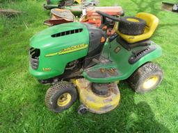 John Deere L100 Lawn Tractor