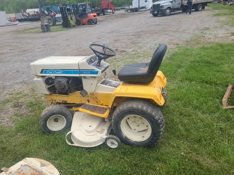 Cub Cader 1200 Garden Tractor - runs