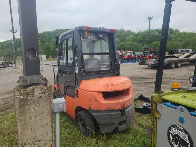 Toyota 7FGU25 Forklift - Duel Fuel