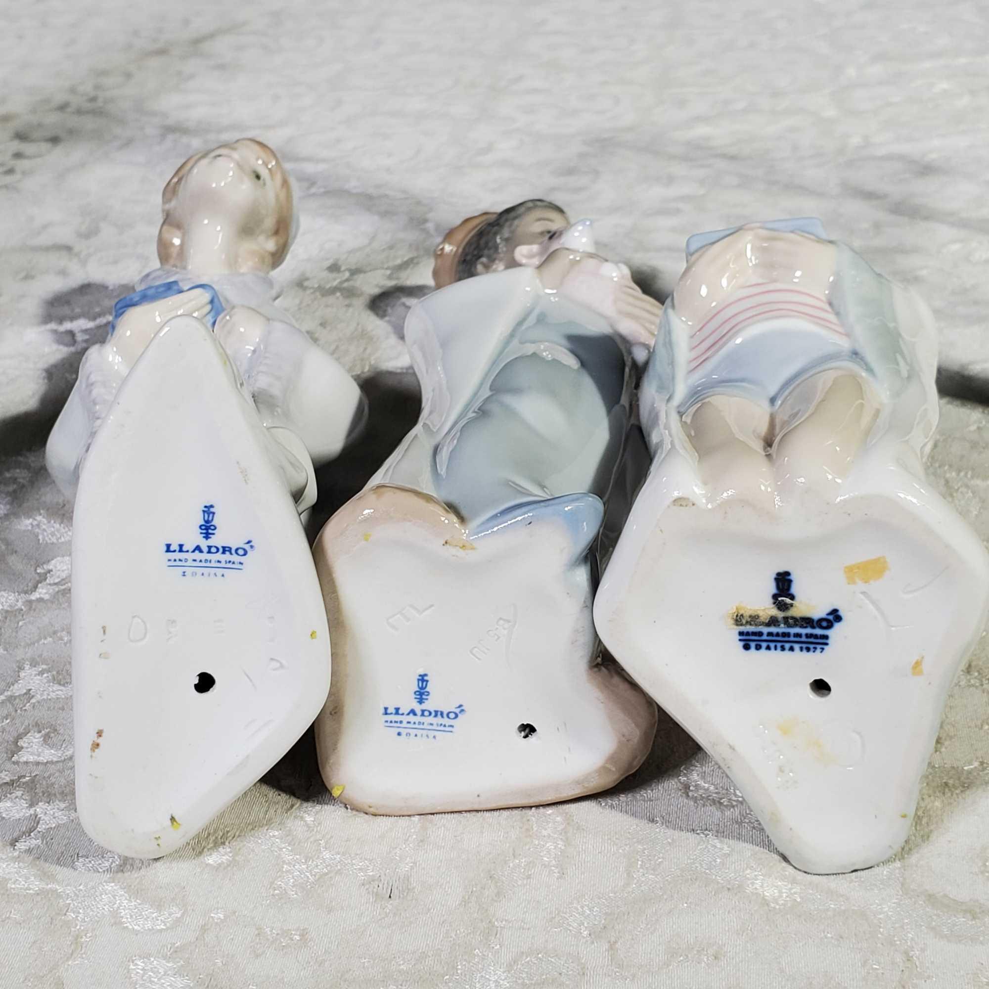 11 Pc Med Size Lladro Porcelain Nativity Set