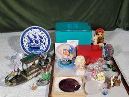 Tray lot Of Around The World Collectibles