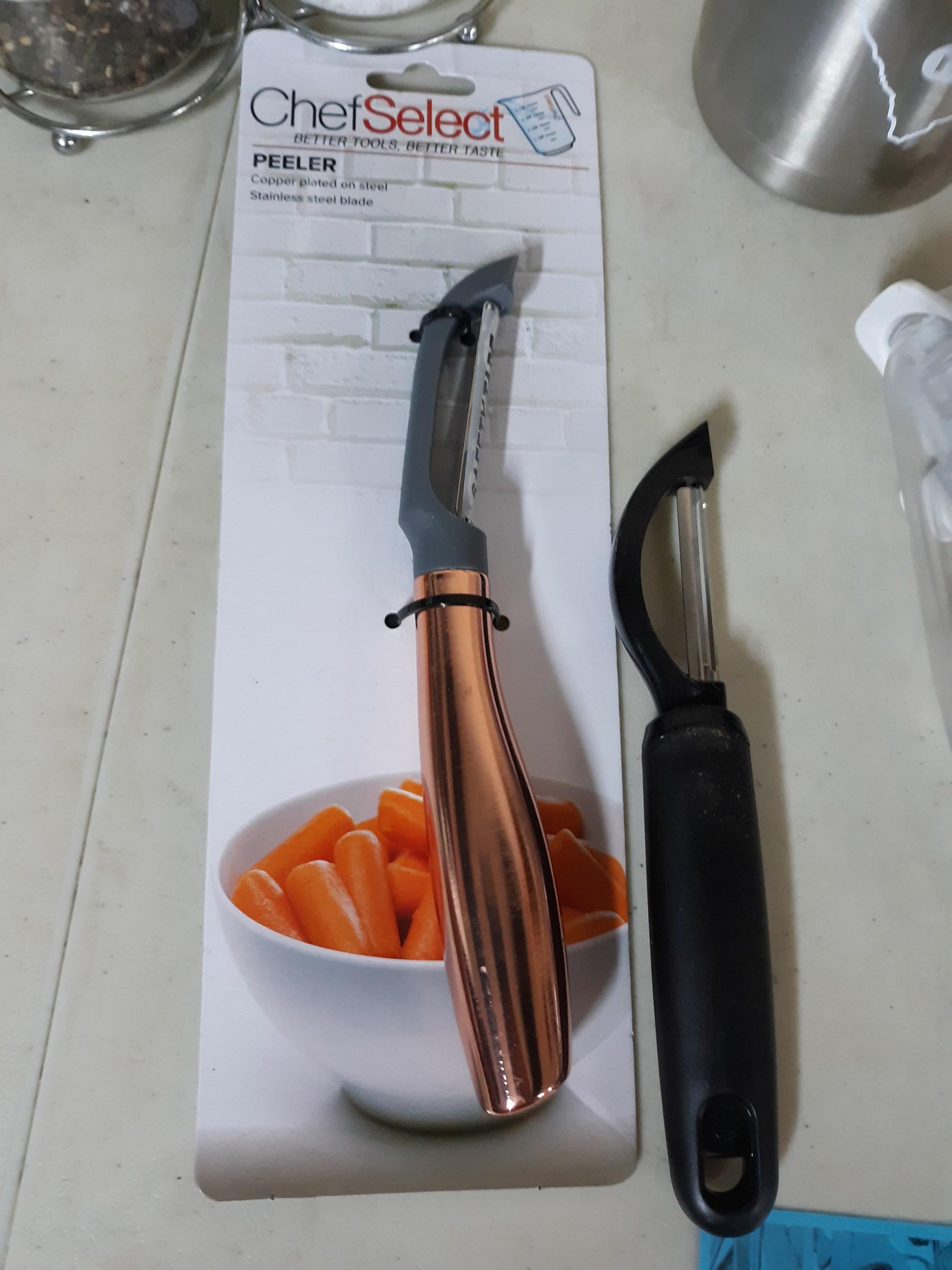 Kitchen Lot, Hand Mixer, S7P, Knives, Peelers, etc.