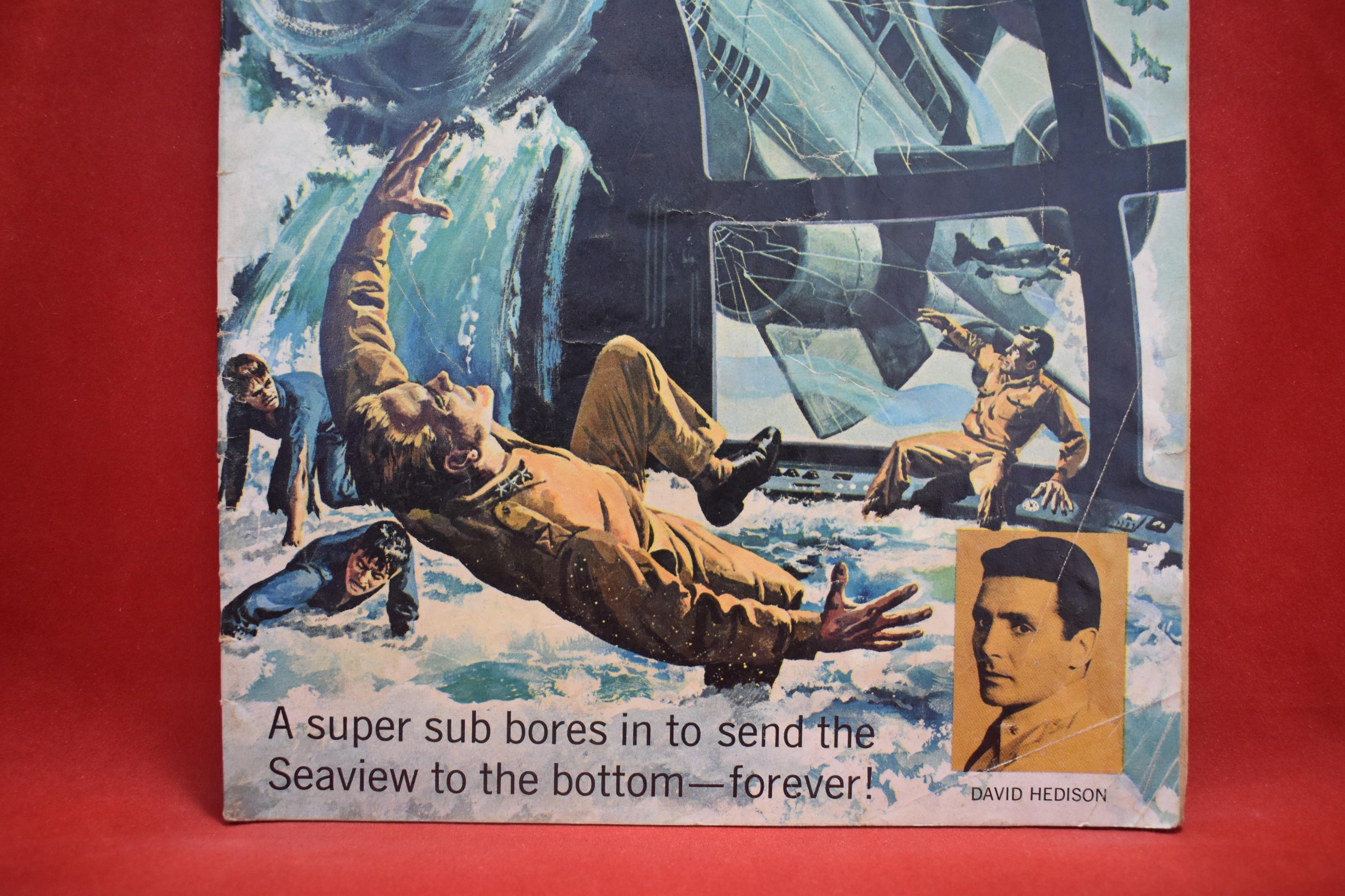 VOYAGE TO THE BOTTOM OF THE SEA #9 | GOLD KEY - 1967 | *SOLID - BIT OF CREASING*