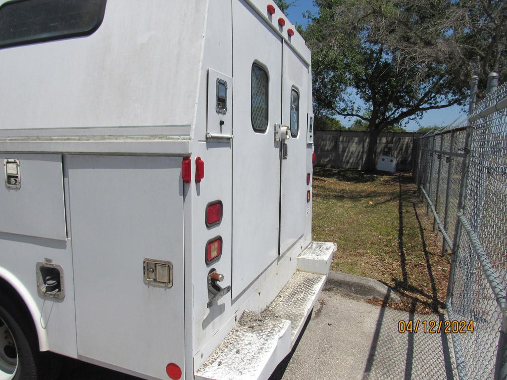 2007 Ford E-350 Cab & Chassis Cutaway Utility Truck