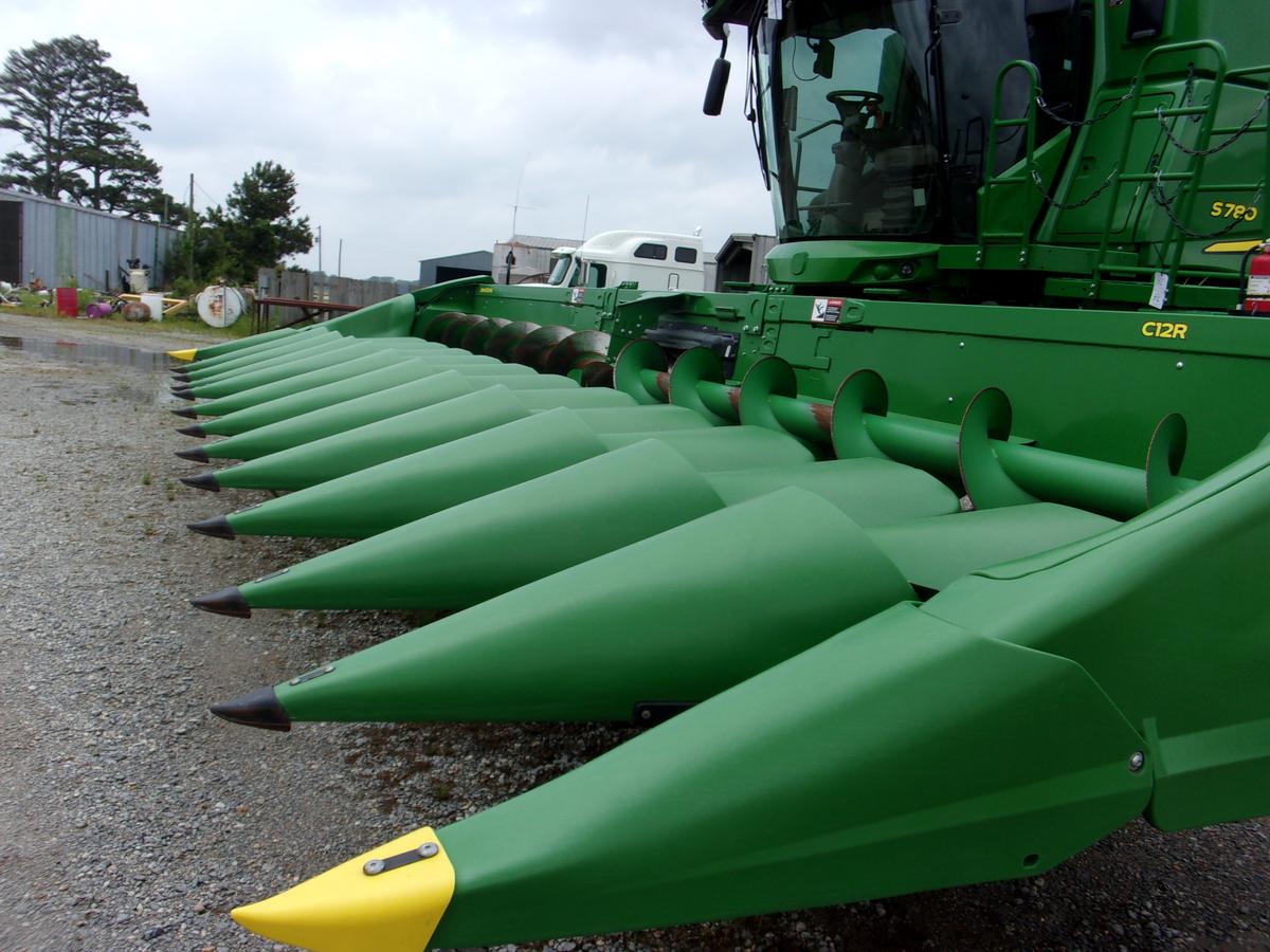 John  Deere C12R 12 row 30" Corn Head