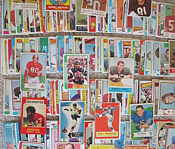 Lot Of (500+) Vintage Football Cards w/ HOFers Stars