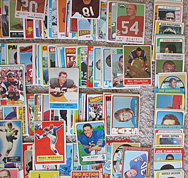 Lot Of (500+) Vintage Football Cards w/ HOFers Stars