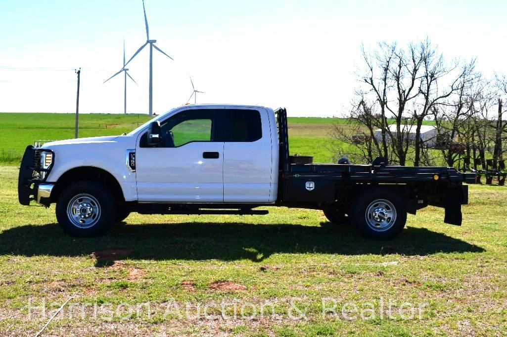 2019 F350 XL CAB AND CHASSIS WITH BUTLER BED