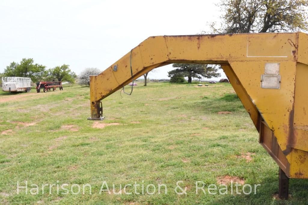 GOOSENECK FLATBED TRAILER