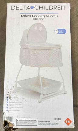 Delta Children Deluxe Soothing Dreams Bassinet