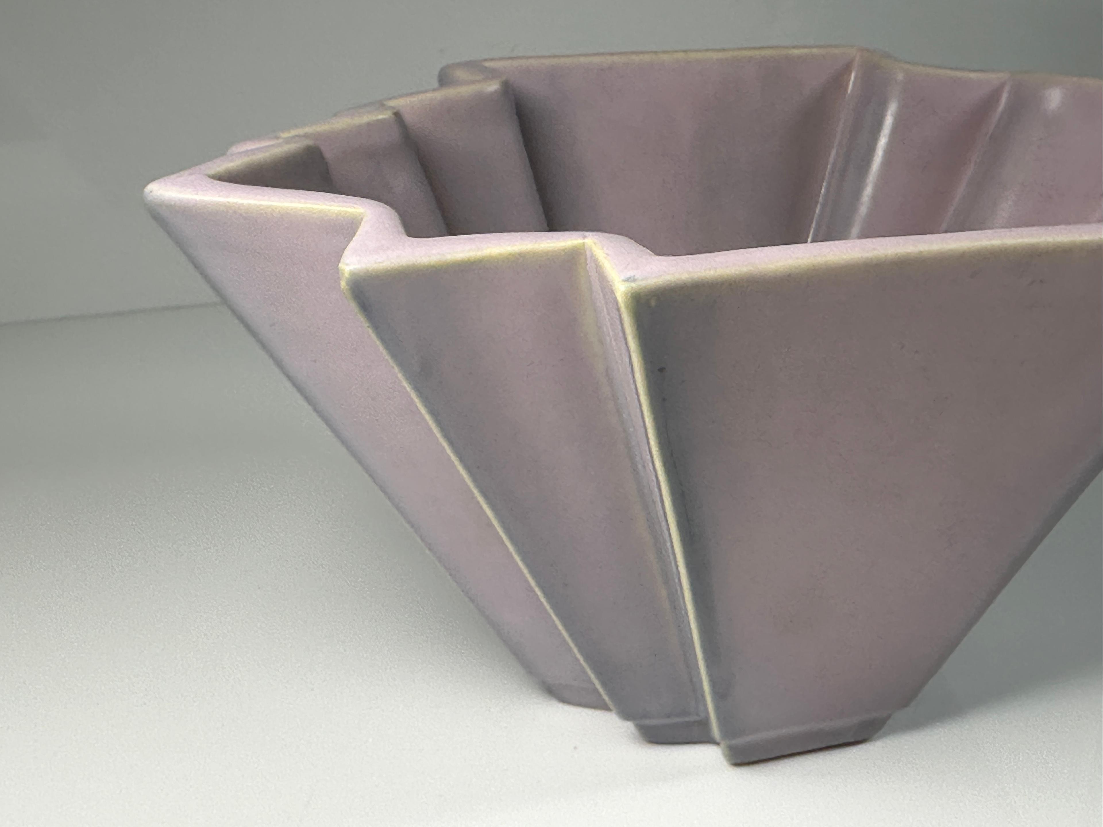 Weller Lorbeek Deco Vase in Pink/Lavender.