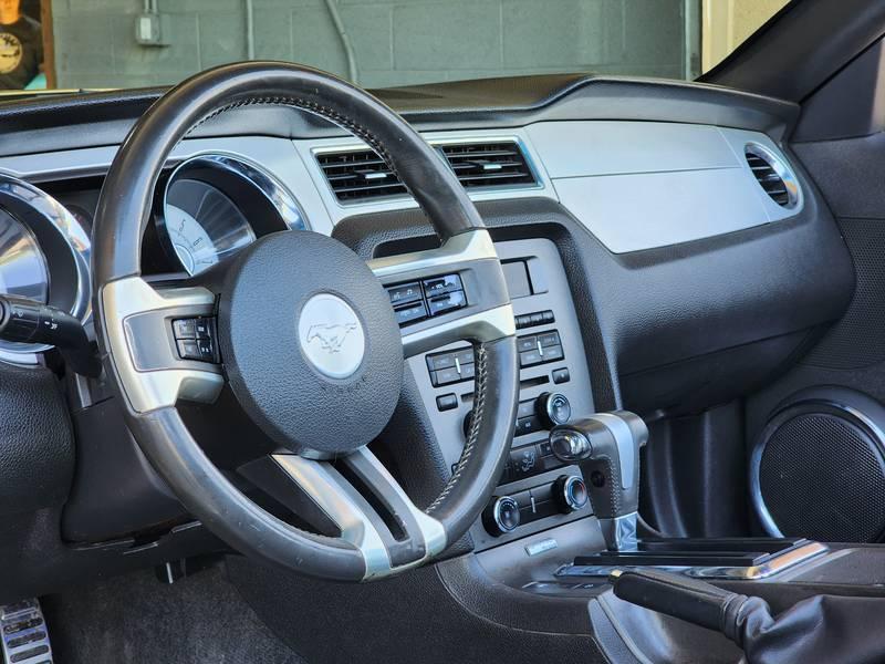 2010 Ford Mustang V6 2 Door Convertible