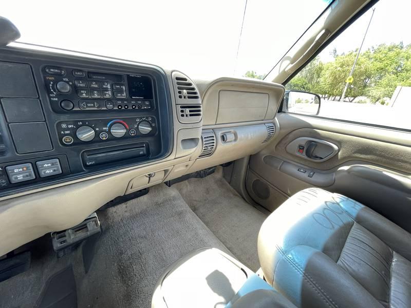 1999 Chevrolet Suburban K2500 LT 4X4 454 Vortec 4 Door SUV