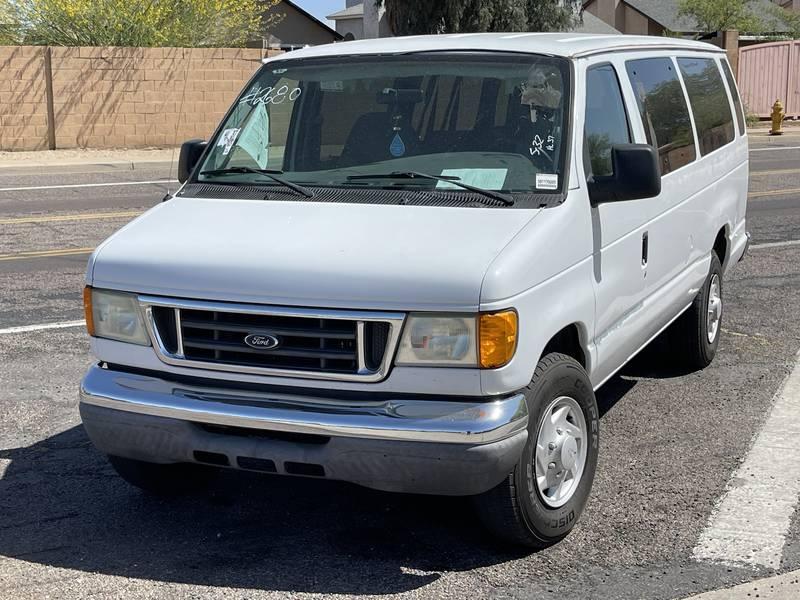 2006 Ford E-350 Super Duty XLT 3 Door Passenger Van