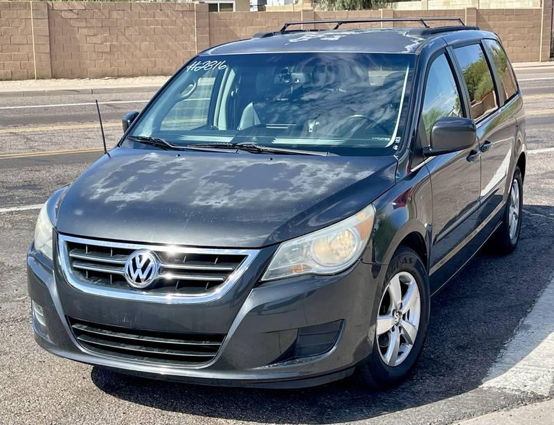 2011 Volkswagen Routan SE 4 Door Mini Van