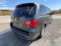 2011 Volkswagen Routan SE 4 Door Mini Van