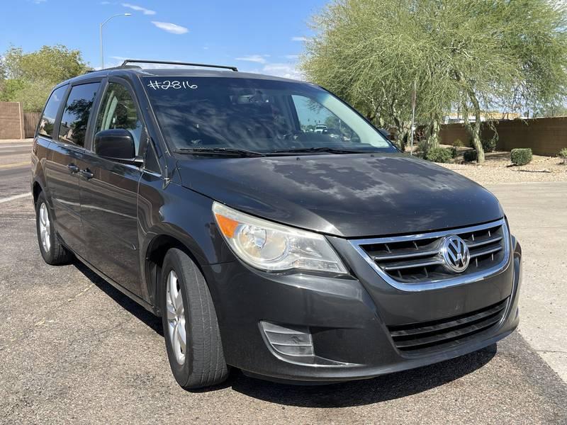 2011 Volkswagen Routan SE 4 Door Mini Van