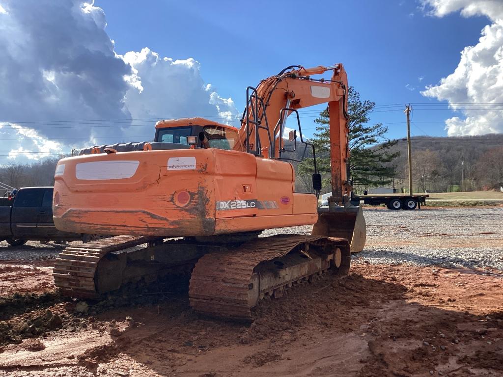 DOOSAN DX225LC TRACKHOE