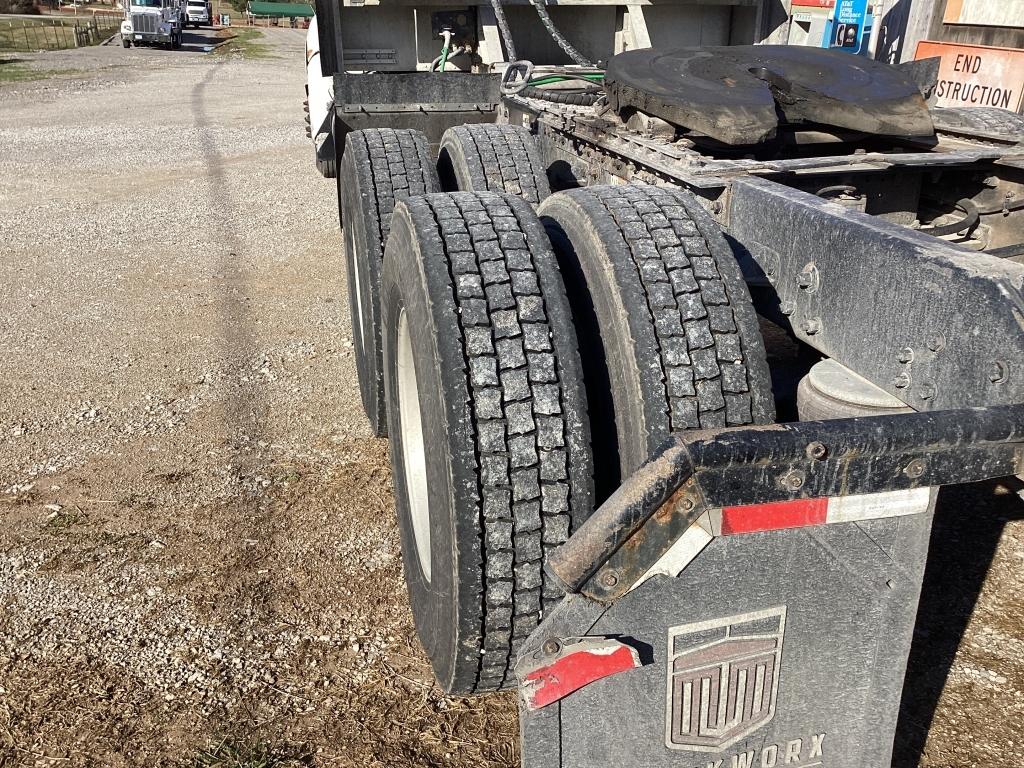 2013 KENWORTH T660 SLEEPER TRACTOR