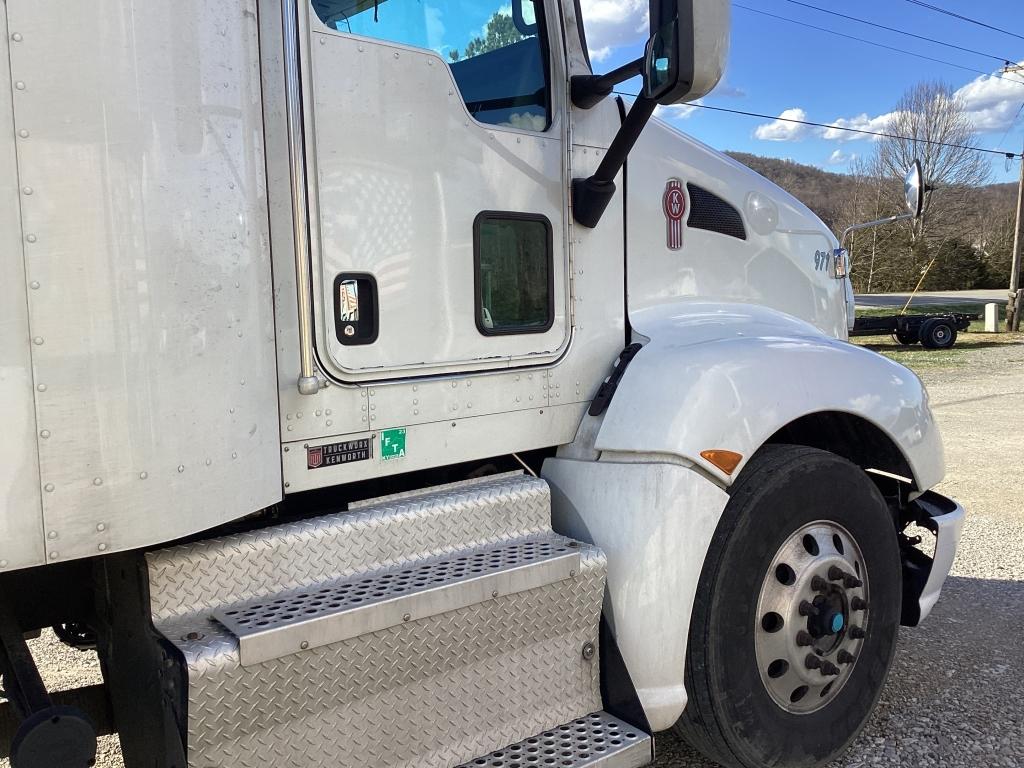 2013 KENWORTH T660 SLEEPER TRACTOR