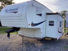 2006 FOREST RIVER ROCKWOOD 30' 5TH WHEEL CAMPER