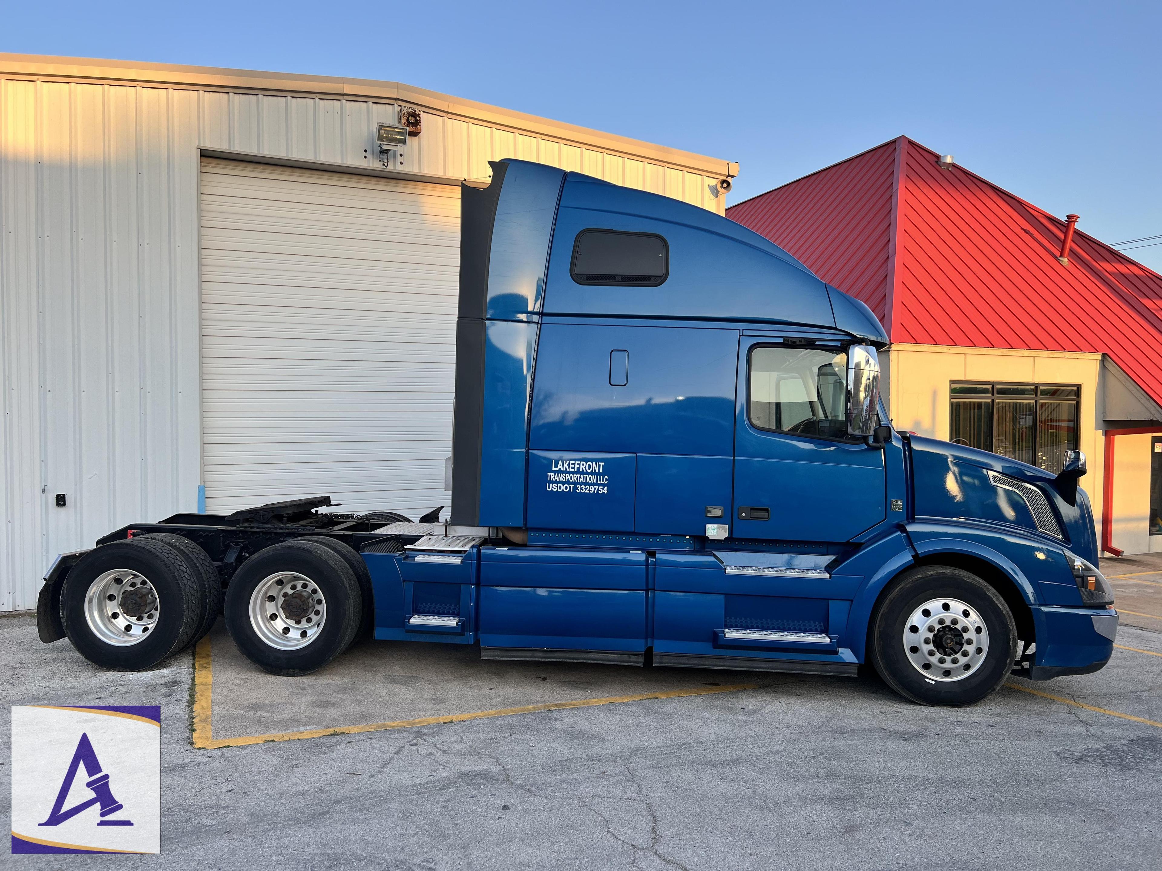 2016 Volvo Truck Tractor with Sleeper, Detroit DD13 455HP Vin# 4V4NC9EH4HN971537