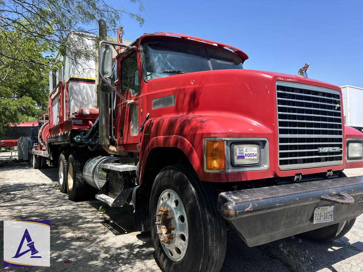 2011 Mack CHU613 Truck Tractor - Mack MP8 Diesel - Eaton Fuller Transmission - Clean Truck!