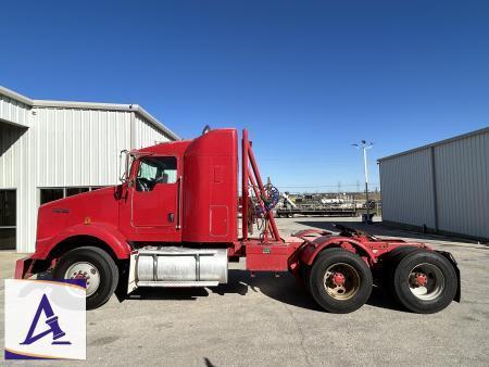 2008 Kenworth T800 Truck Tractor with Sleeper - CAT C13 Diesel - Eaton Fuller Transmission