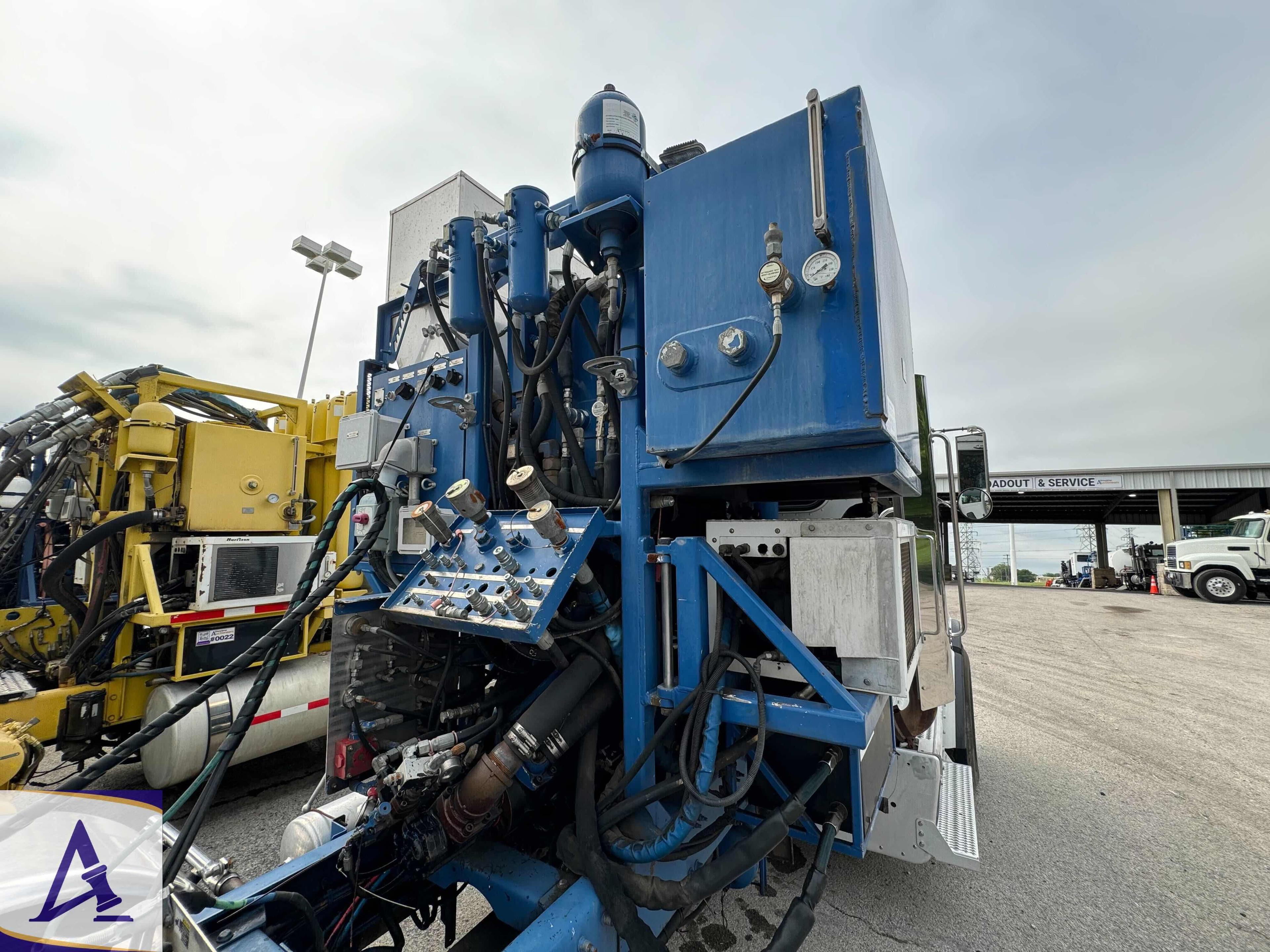 2011 Peterbilt 367 Tri-Axle Coiled Tubing Truck - Accumulator - Double Framed - Great Truck!