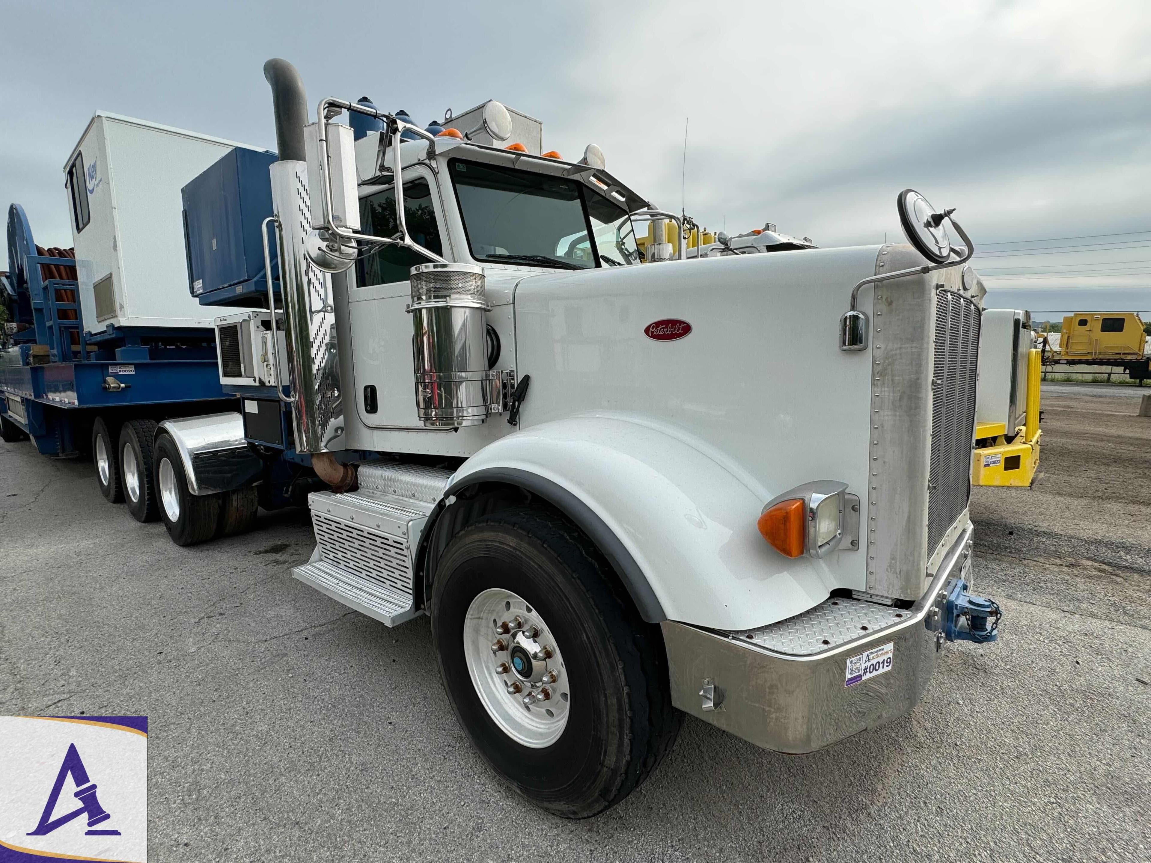 2011 Peterbilt 367 Tri-Axle Coiled Tubing Truck - Accumulator - Double Framed - Great Truck!