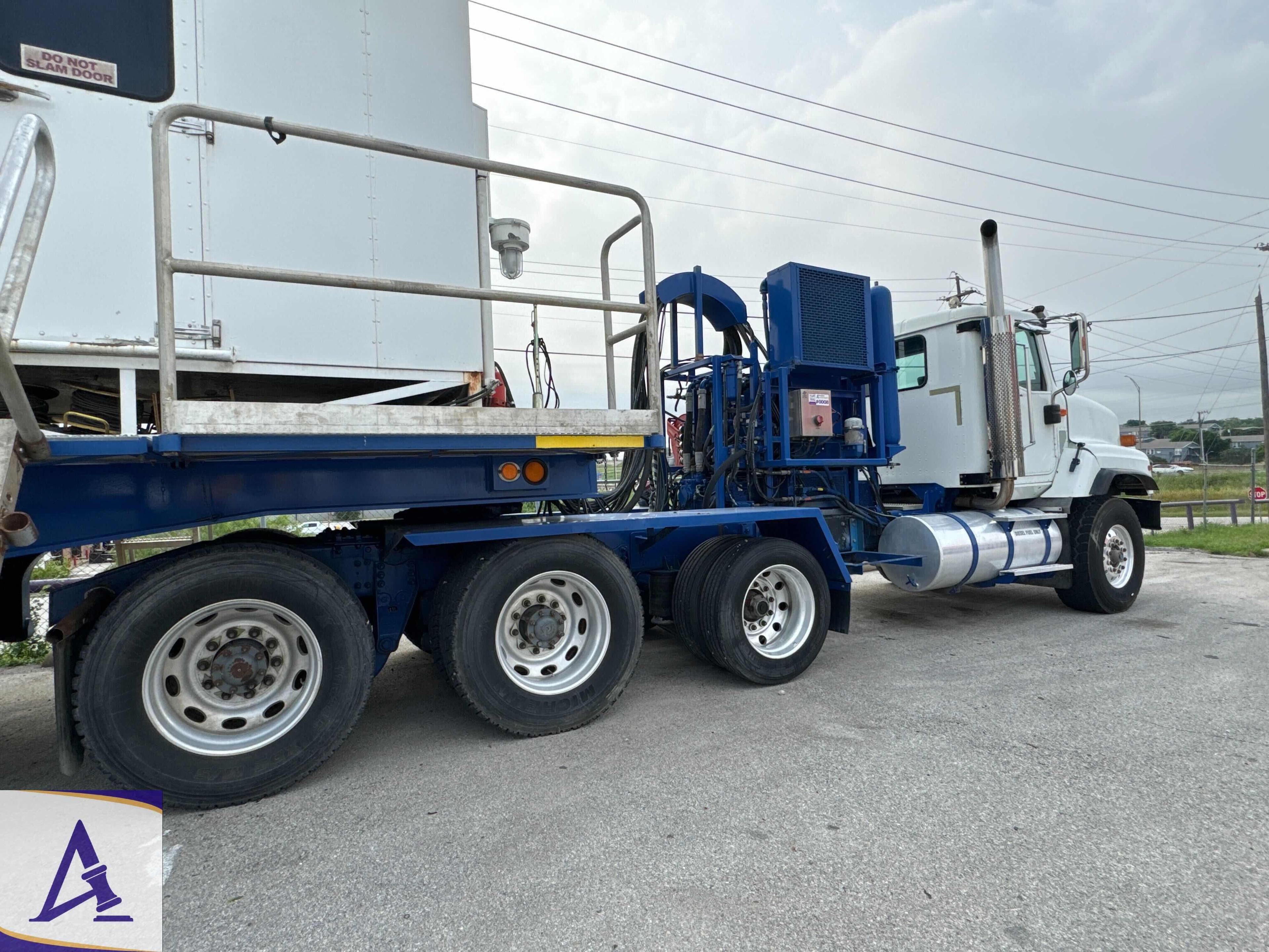 2006 International 5600i Tri-Axle Coiled Tubing Truck - Cummins ISX15 Diesel - Eaton Fuller - LOOK!