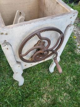 ANTIQUE FREESTANDING CRANK BUTTER CHURN