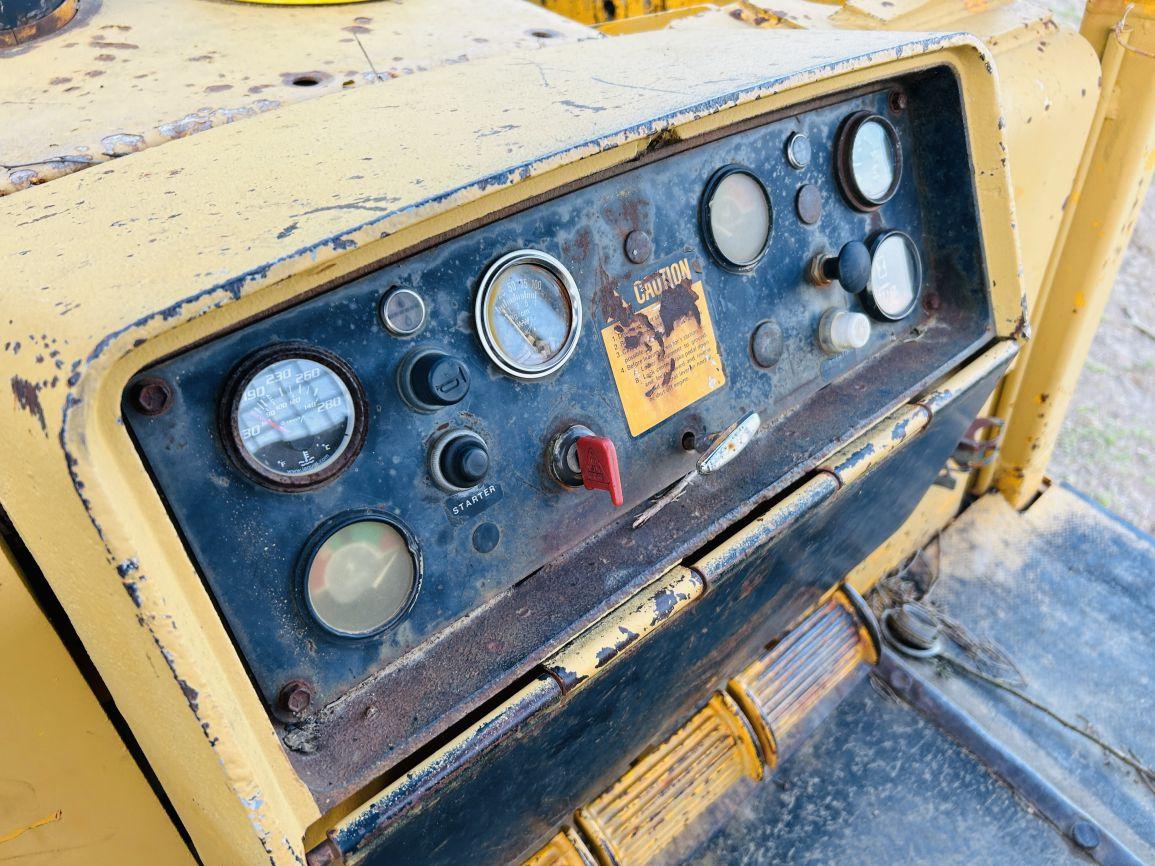 1987 John Deere 755B Crawler Loader