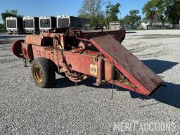 International Harvester 430T Square baler