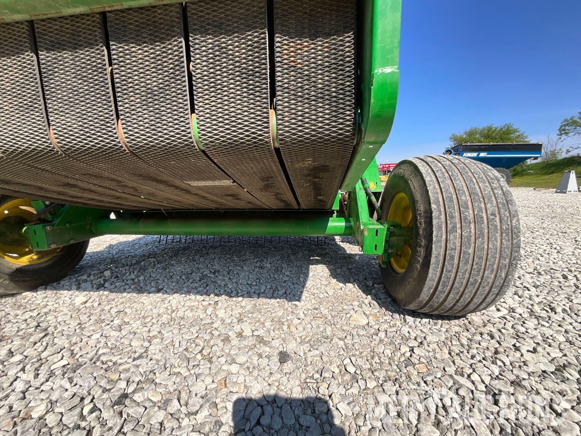 2000 John Deere 566 Round Baler