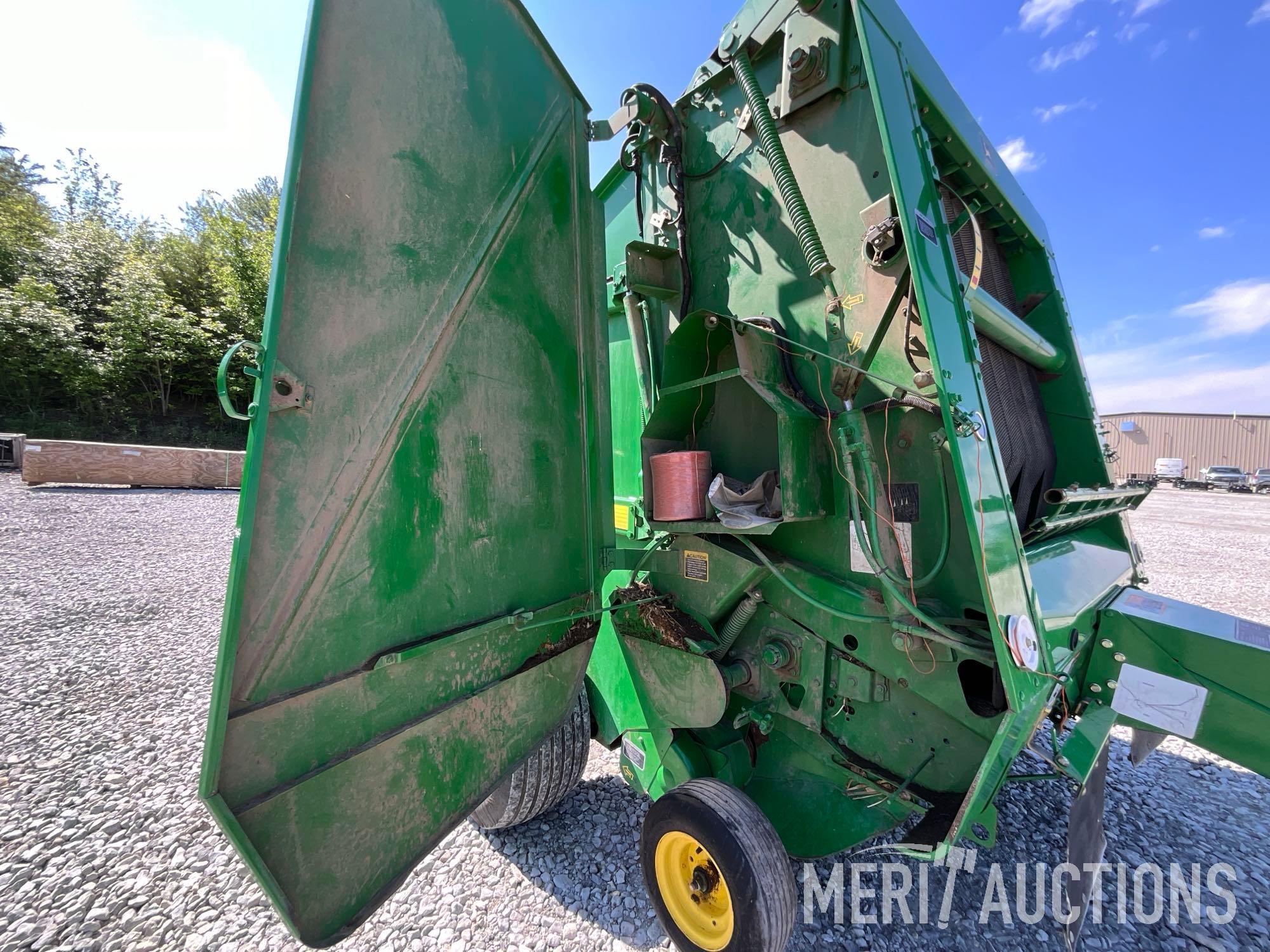 2000 John Deere 566 Round Baler