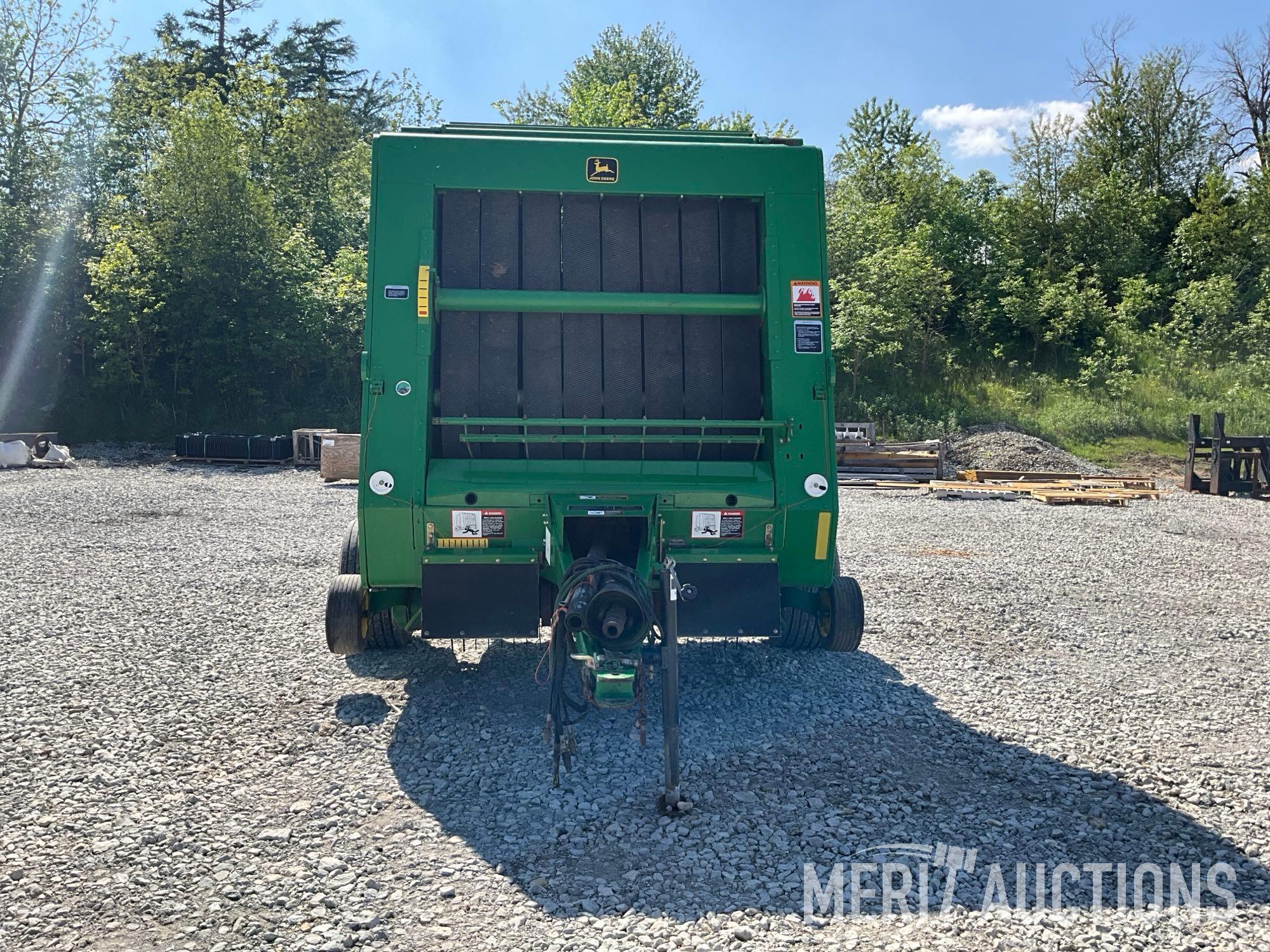 2000 John Deere 566 Round Baler