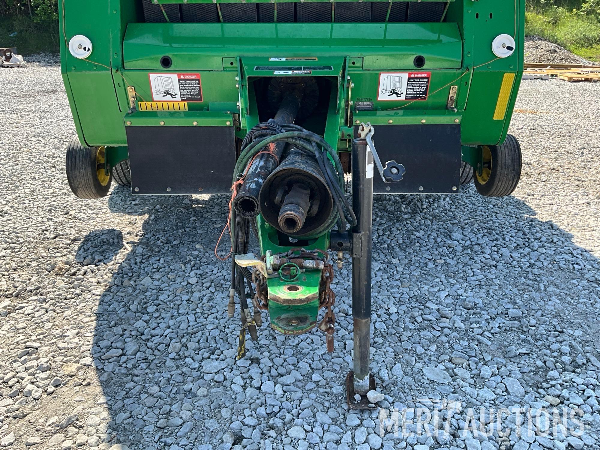 2000 John Deere 566 Round Baler