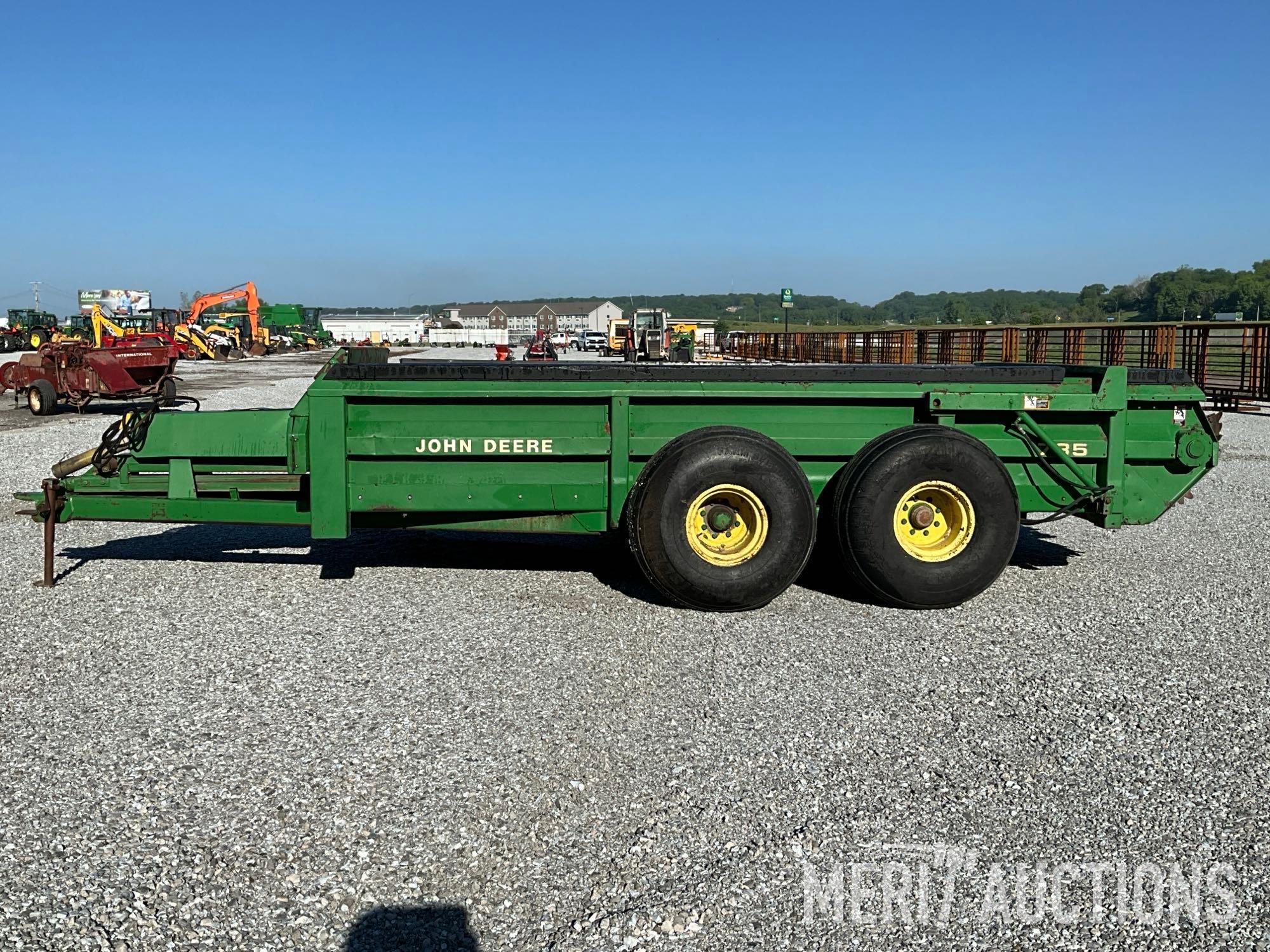 John Deere 785 Manure spreader