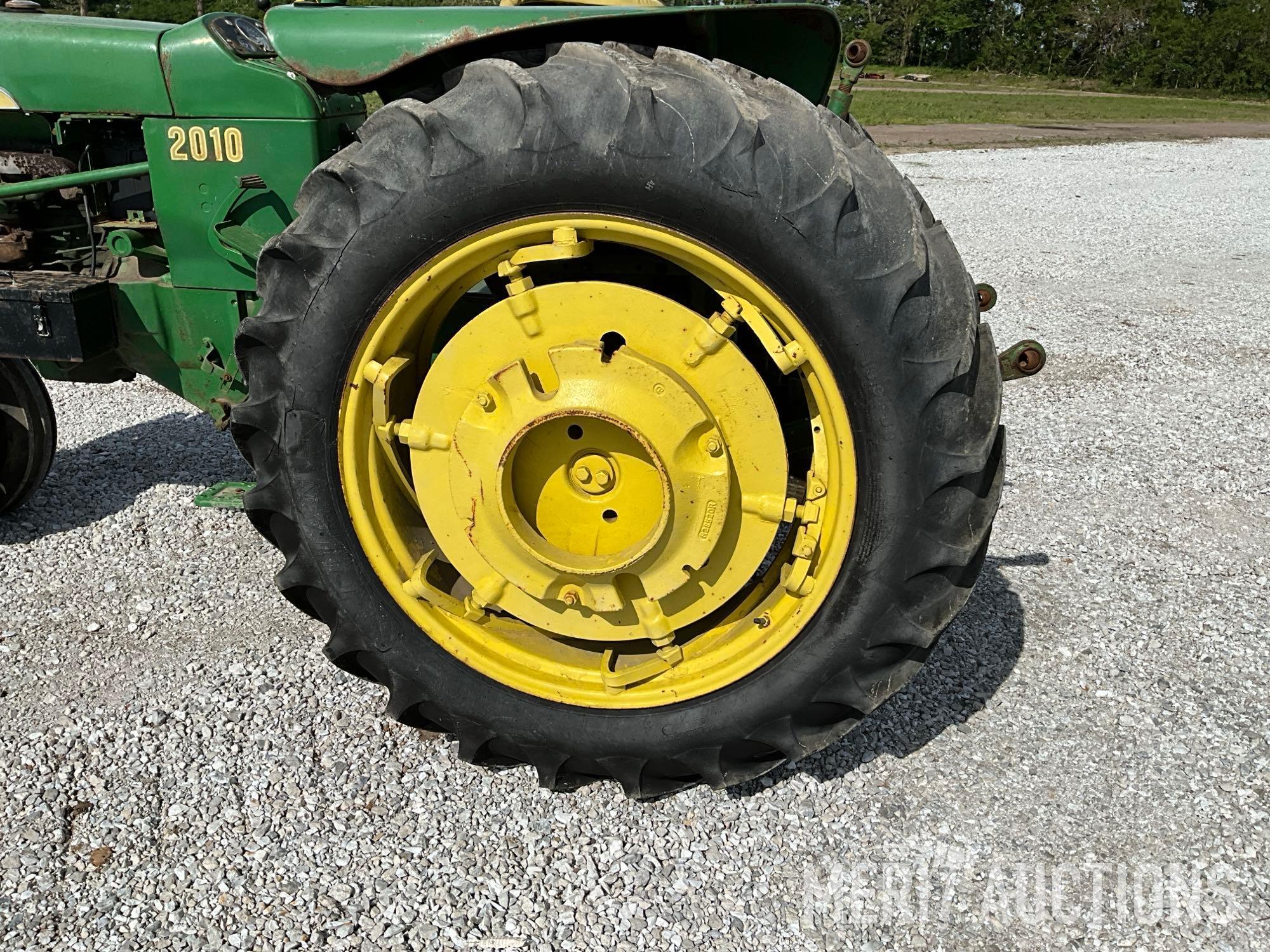 John Deere 2010 Tractor