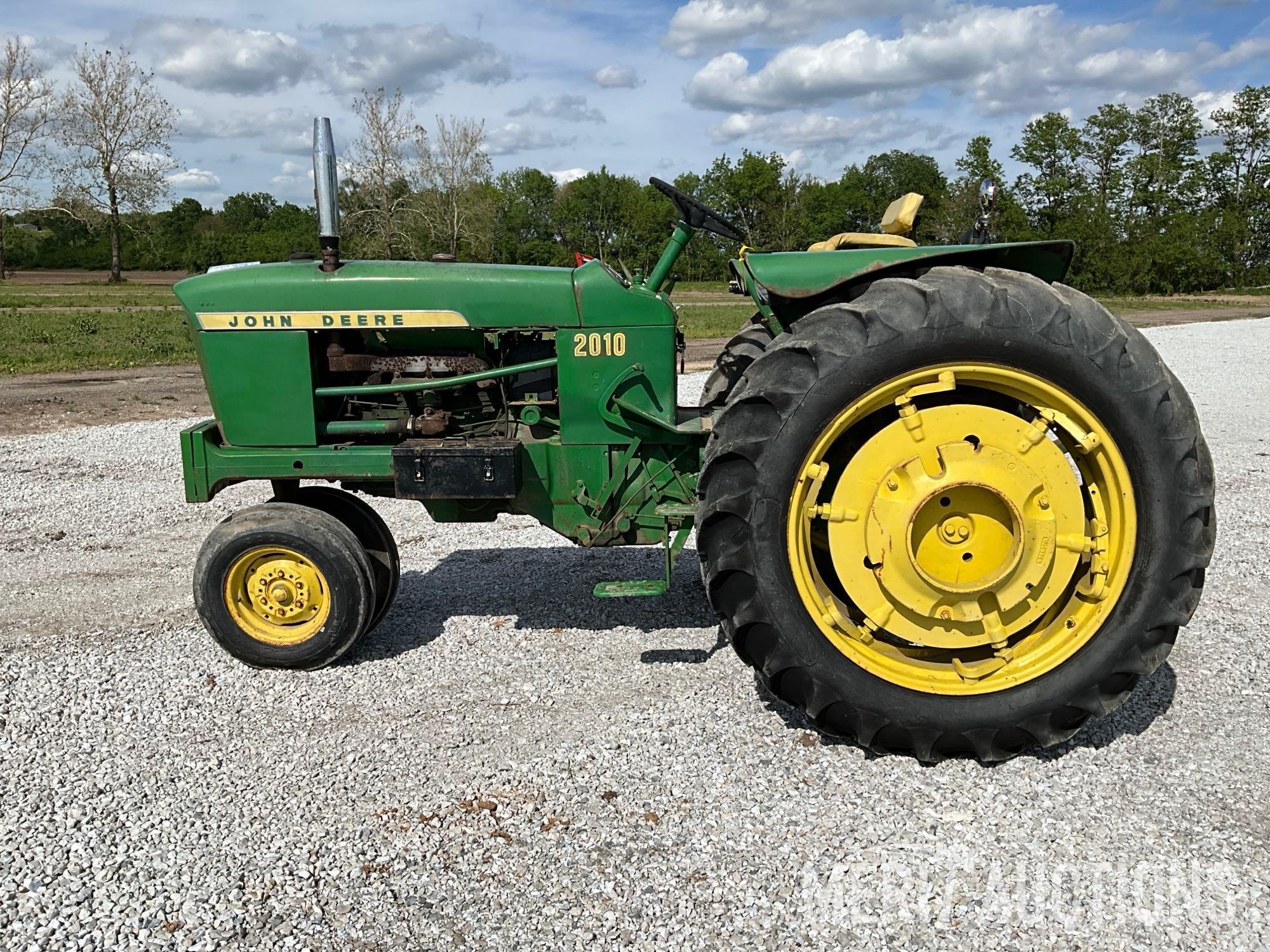 John Deere 2010 Tractor