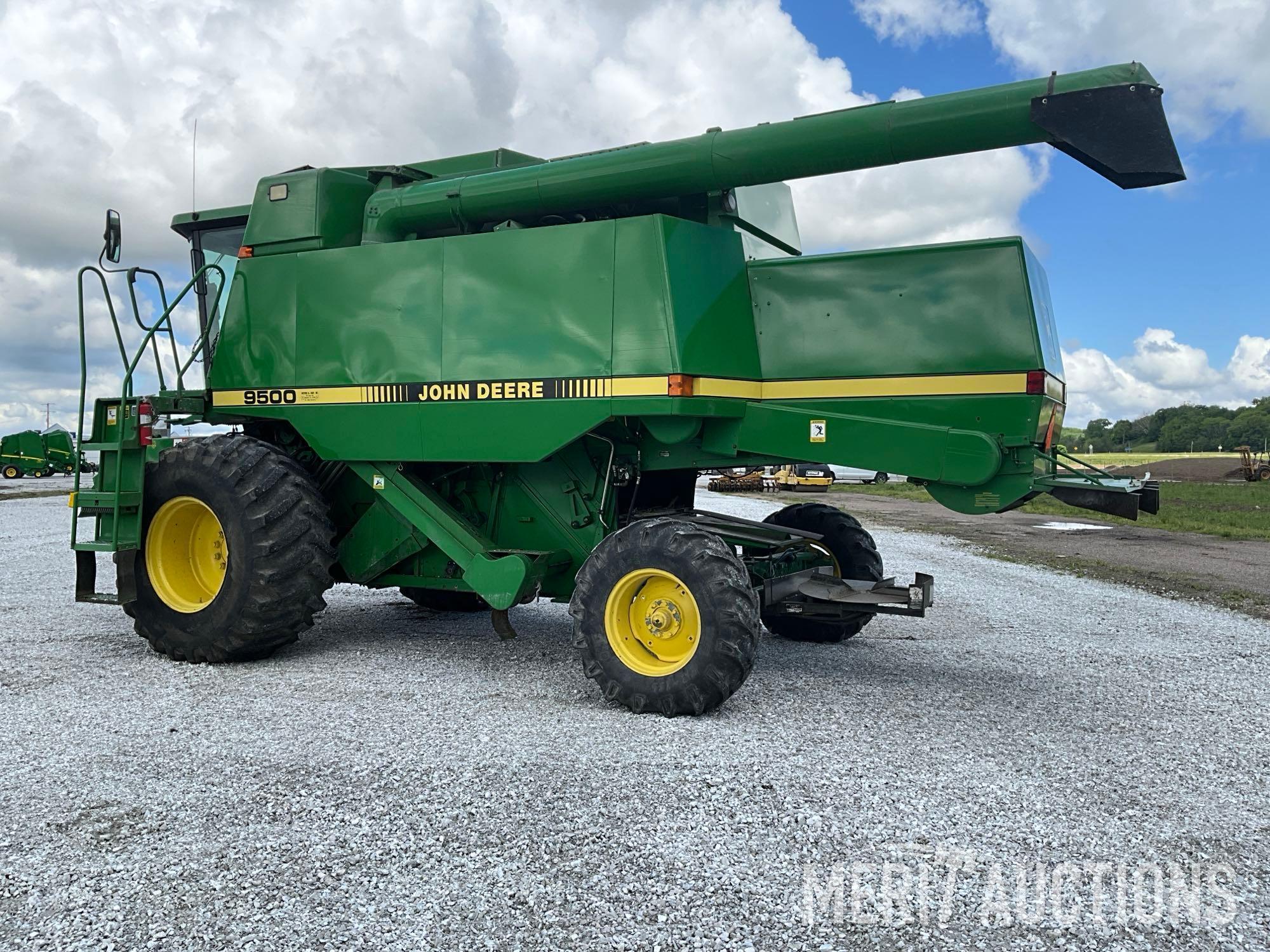 1989 John Deere 9500 Combine