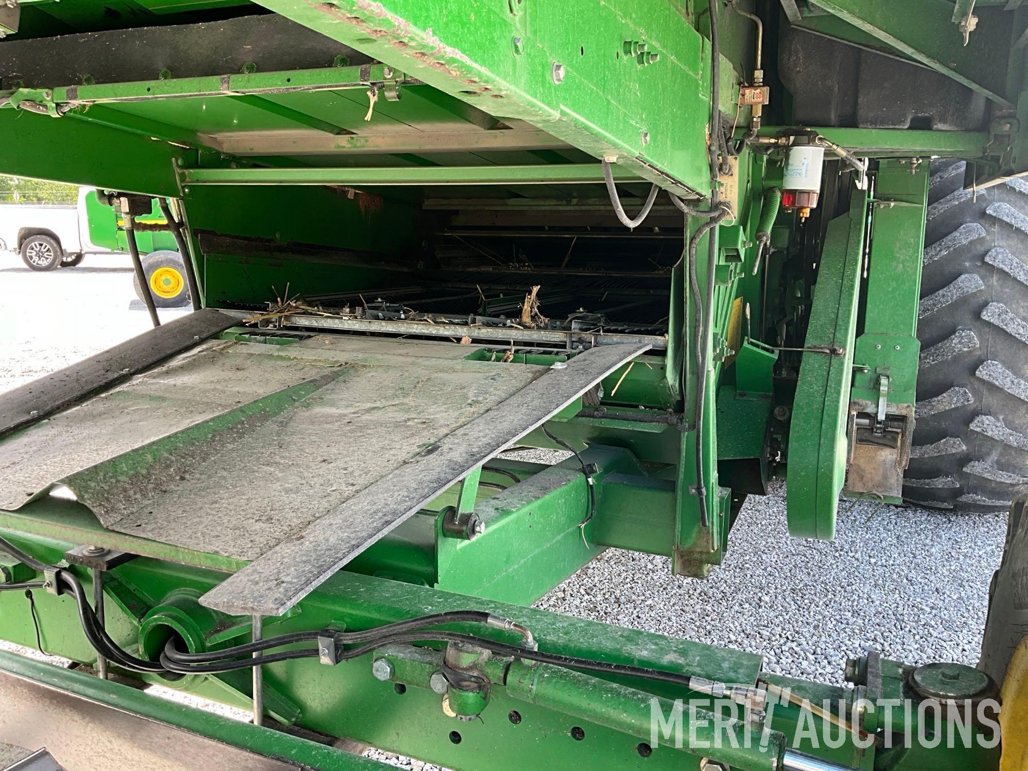 1989 John Deere 9500 Combine