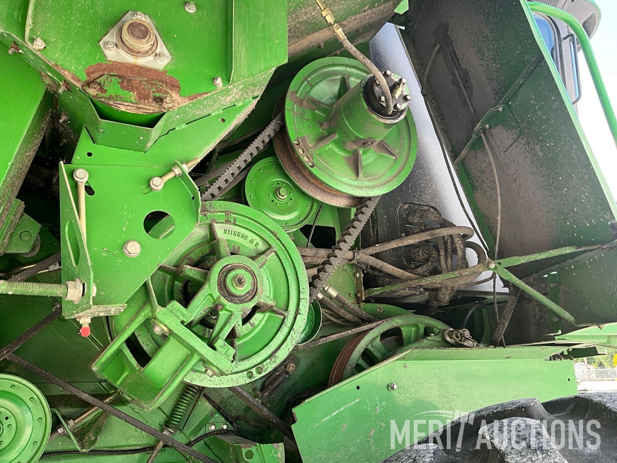 1989 John Deere 9500 Combine