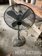 Holmes pedestal fan