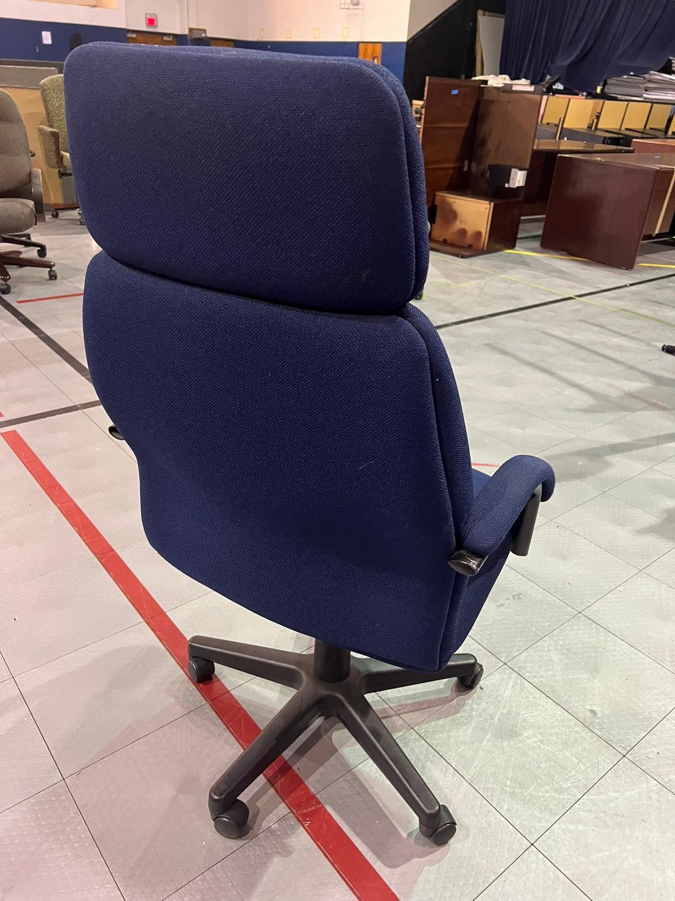 HIGH BACK BLUE OFFICE CHAIR (LOCATED DAVIE, FL)