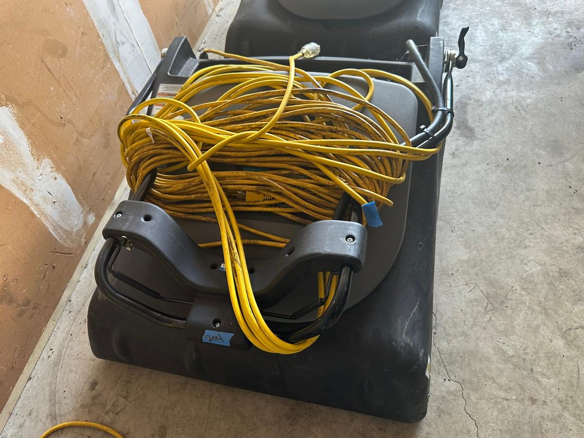 TENNANT WIDE AREA VACUUM - 30" (POMPANO, FL S37)